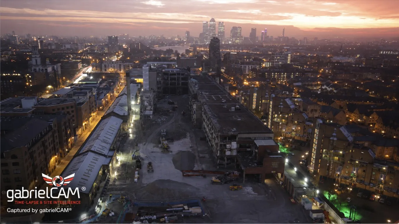 A crisp nighttime construction site image captured by gabrielCAM®, demonstrating vivid colour separation and low-noise details in dark areas.